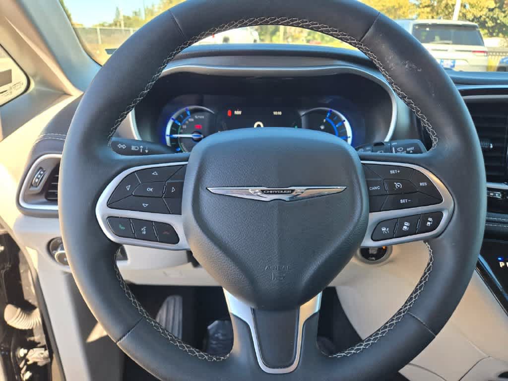 Used 2024 Chrysler Pacifica Limited FWD image 20
