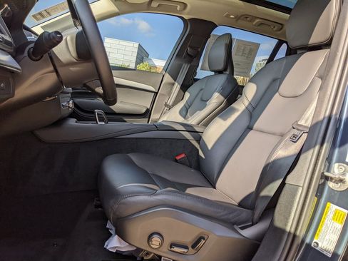 Certified 2025 Volvo XC90 B5 Core image 11