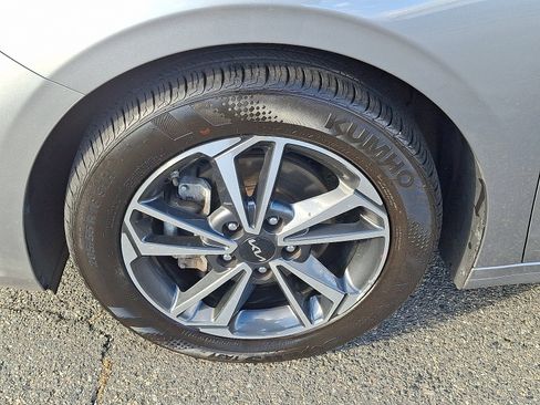 Used 2023 Kia Forte LXS image 8