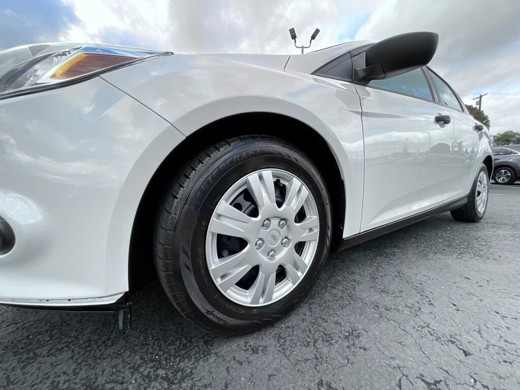 Used 2013 Ford Focus S FWD image 9