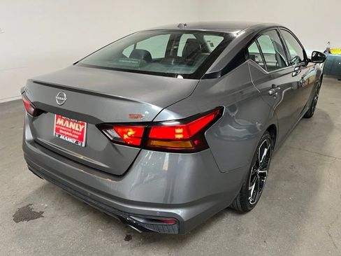 Used 2023 Nissan Altima 2.5 SR FWD image 3