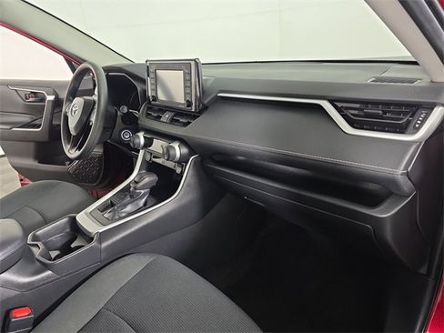 Used 2020 Toyota RAV4 LE image 18