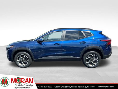Certified 2024 Chevrolet Trax LT w/ Driver Confidence Package FWD image 3