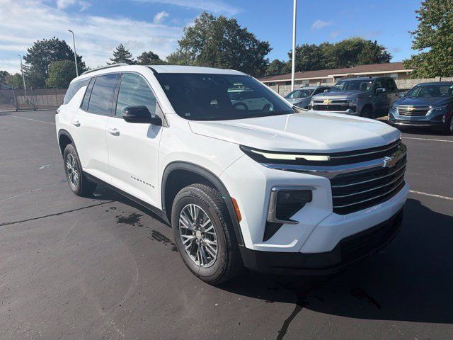 Certified 2025 Chevrolet Traverse LT FWD image 4