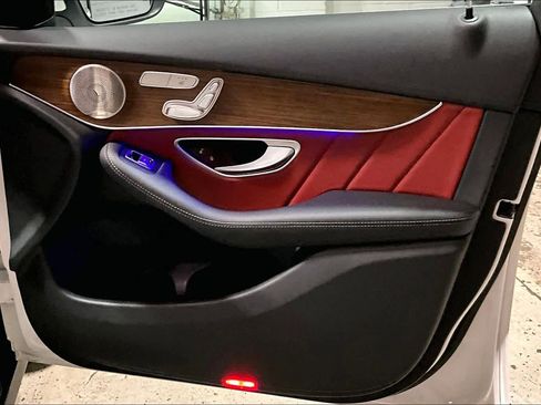 Used 2021 Mercedes-Benz GLC 300 4MATIC image 23