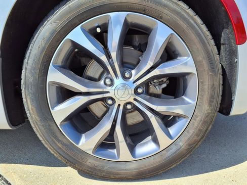 Used 2018 Chrysler Pacifica Limited w/ Tire & Wheel Group image 43