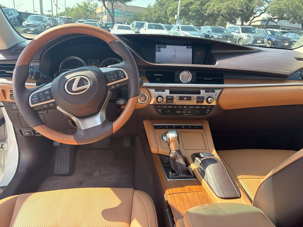 Used 2016 Lexus ES 350 w/ Luxury Package w/Wood Trim FWD image 18