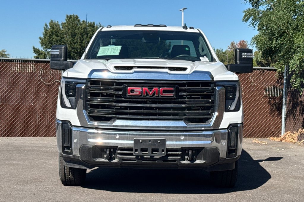 Used 2025 GMC Sierra 2500 Pro w/ 1SA Pro Safety Plus Package AWD/4WD image 3