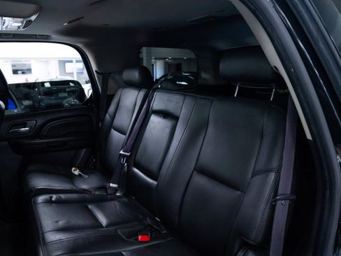 Used 2010 Cadillac Escalade 4WD Hybrid image 18