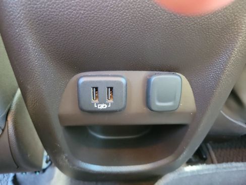 Used 2022 GMC Canyon Denali RWD image 12