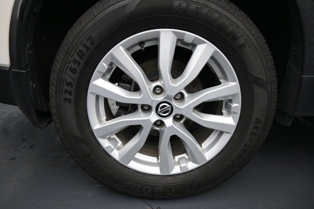 Used 2018 Nissan Rogue SV AWD/4WD image 10
