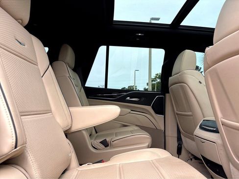 Used 2023 Cadillac Escalade Premium Luxury w/ Performance Package AWD/4WD image 12