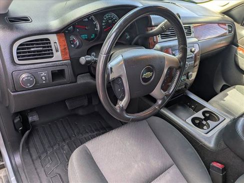 Used 2013 Chevrolet Avalanche LS image 9