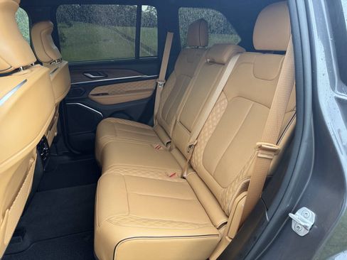 Used 2022 Jeep Grand Cherokee Summit w/ Luxury Tech Group V AWD/4WD image 24