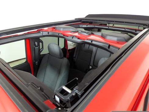 Used 2025 Jeep Wrangler Sahara w/ Safety Group image 30