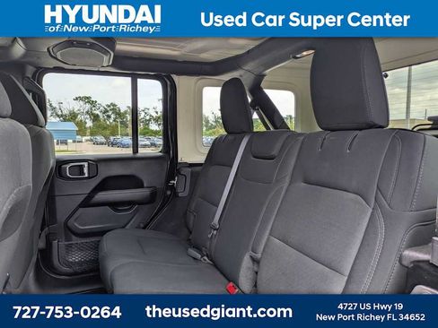Used 2021 Jeep Wrangler Unlimited Sahara AWD/4WD image 14