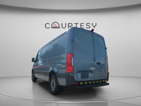 Used 2025 Mercedes-Benz Sprinter 2500 image 2