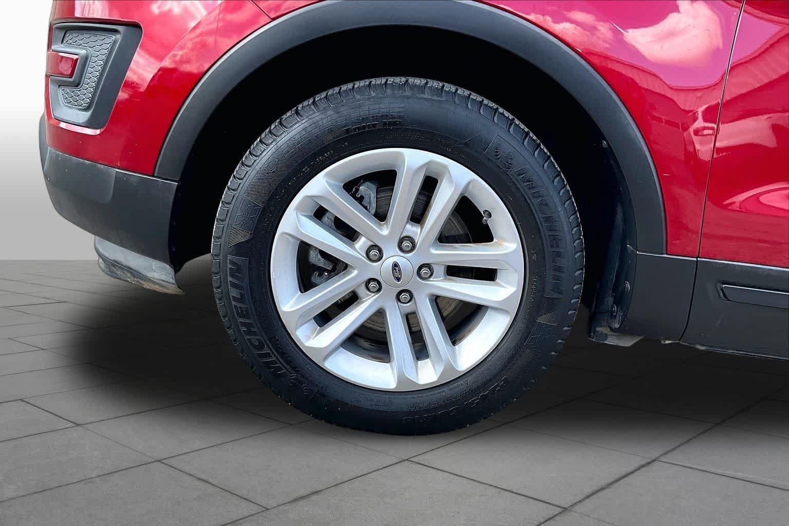 Used 2016 Ford Explorer FWD image 11