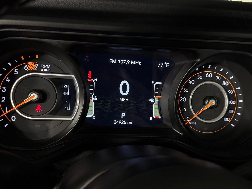Used 2025 Jeep Wrangler Unlimited Rubicon w/ Convenience Group AWD/4WD image 18
