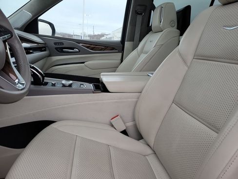 Certified 2022 Cadillac Escalade Premium Luxury Platinum image 24