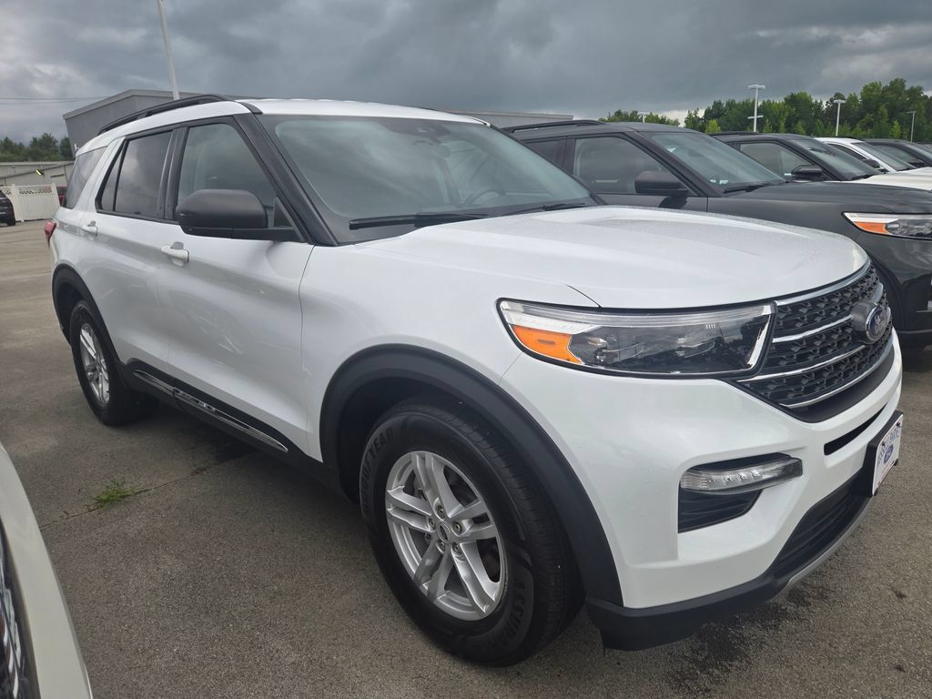 Used 2023 Ford Explorer XLT w/ Equipment Group 202A AWD/4WD image 2