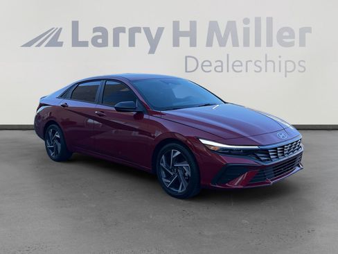 Used 2025 Hyundai Elantra Sport FWD image 7