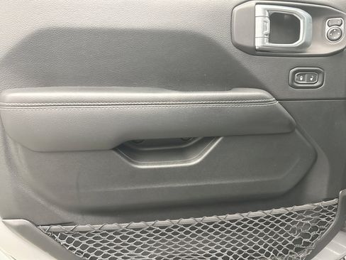 Used 2021 Jeep Gladiator Overland w/ Popular Equipment Package image 9