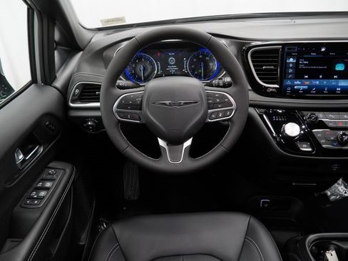 New 2026 Chrysler Pacifica Select image 19
