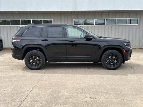 New 2026 Jeep Grand Cherokee Altitude AWD/4WD image 2
