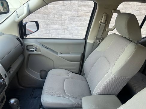 Used 2020 Nissan Frontier SV w/ Midnight Edition Floor Mats RWD image 15