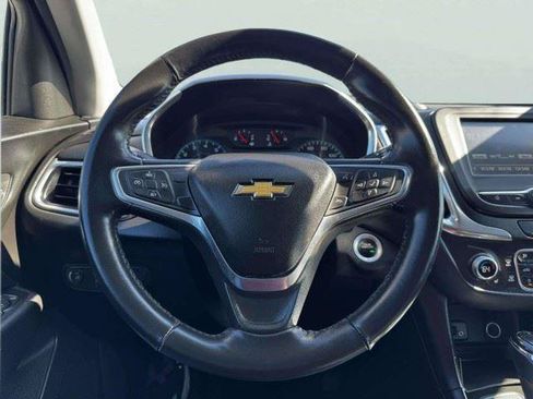 Used 2018 Chevrolet Equinox LT FWD image 30