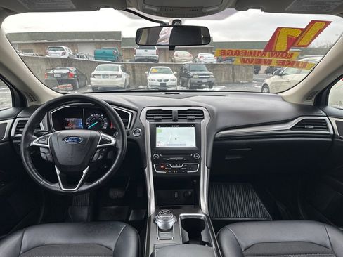 Used 2017 Ford Fusion SE w/ Equipment Group 201A image 13