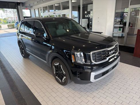 Used 2023 Kia Telluride S w/ S Sunroof Package image 3