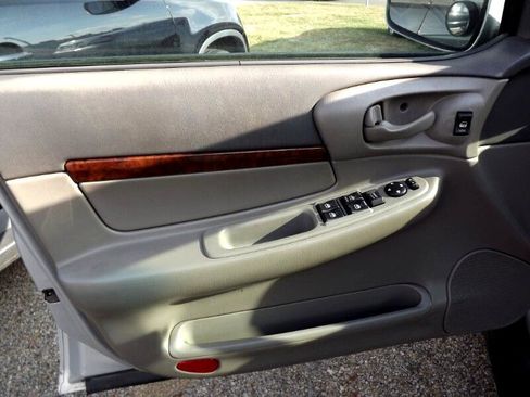 Used 2004 Chevrolet Impala image 7