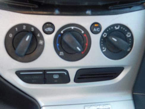 Used 2014 Ford Focus SE w/ SE Winter Package image 12