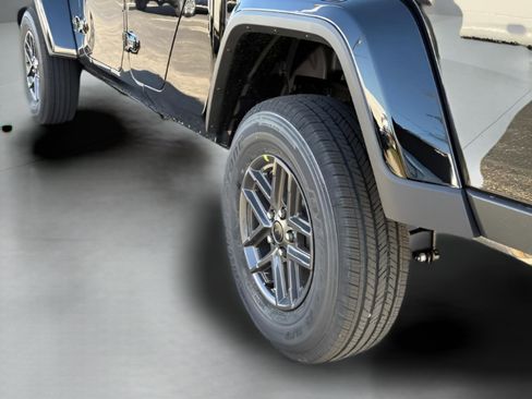 New 2026 Jeep Gladiator Sport image 31