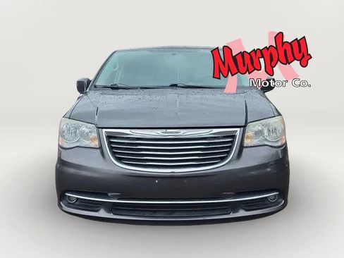 Used 2015 Chrysler Town & Country Touring w/ Driver Convenience Group FWD image 4