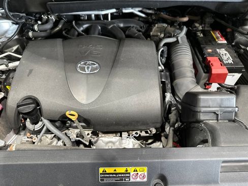 Used 2021 Toyota Highlander XLE AWD/4WD image 22