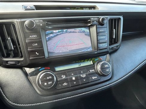 Used 2018 Toyota RAV4 XLE AWD/4WD image 16