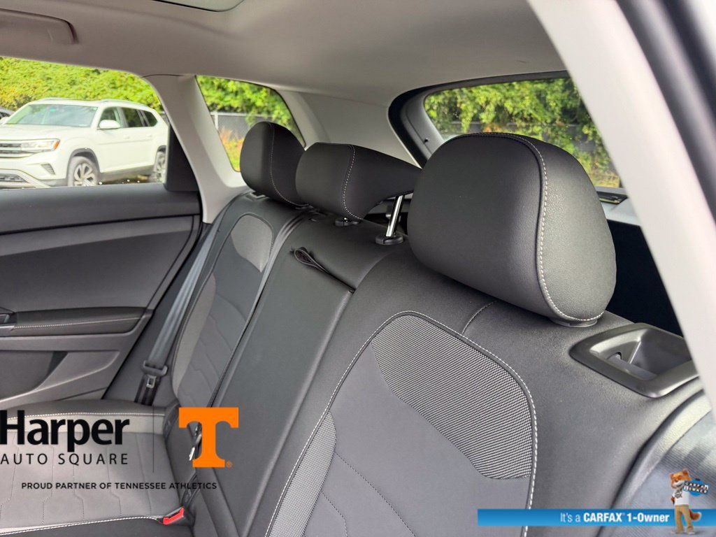 Used 2025 Volkswagen Taos SE AWD/4WD image 9