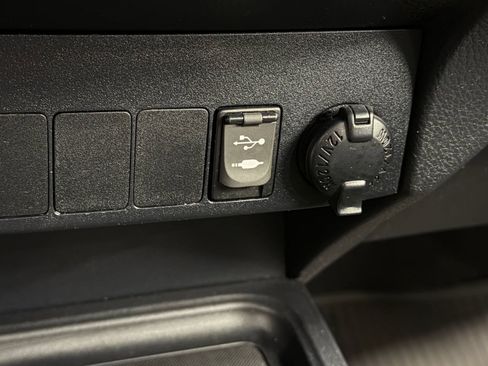 Used 2017 Toyota RAV4 XLE w/ Plus Extra Value Package FWD image 28