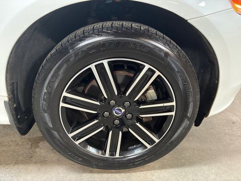 Used 2017 Volvo XC60 T5 Dynamic w/ Preferred Option Package image 3