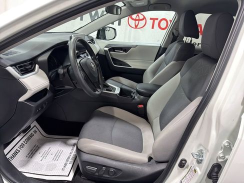 Used 2025 Toyota RAV4 XLE AWD/4WD image 23