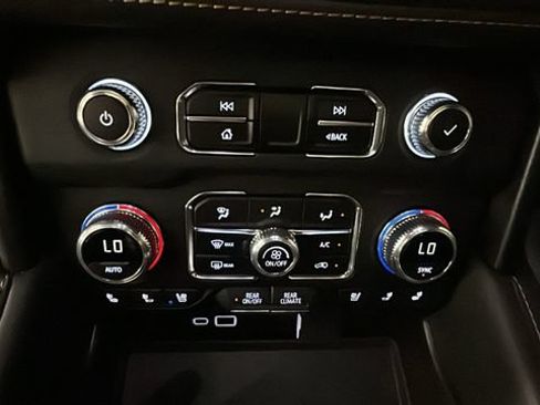 Used 2024 GMC Yukon XL AT4 w/ Technology Package AWD/4WD image 22
