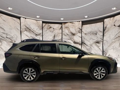 Used 2023 Subaru Outback Premium AWD/4WD image 6