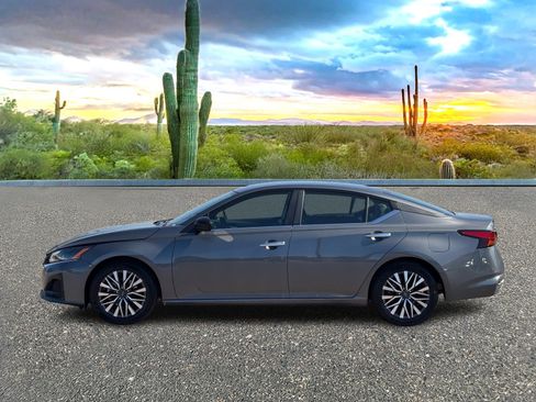 Certified 2025 Nissan Altima 2.5 SV image 3