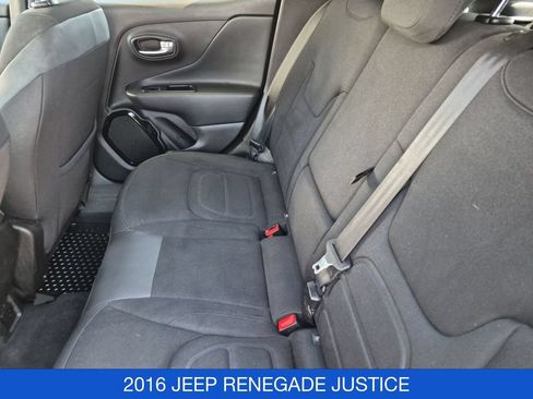 Used 2016 Jeep Renegade Latitude AWD/4WD image 15