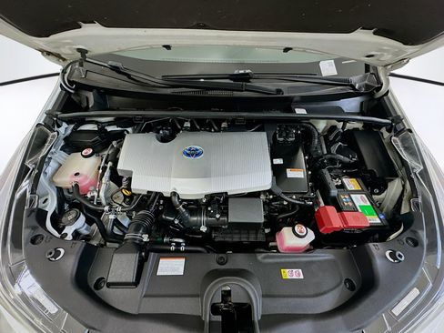 Used 2019 Toyota Prius XLE w/ Carpet Mat Package AWD/4WD image 33