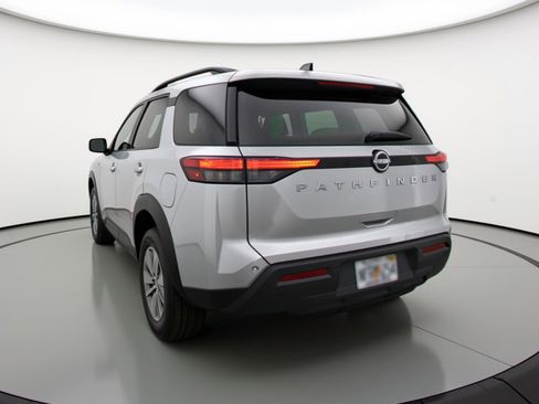 Used 2025 Nissan Pathfinder SV image 6