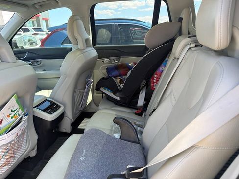 Used 2020 Volvo XC90 T6 Momentum AWD/4WD image 9